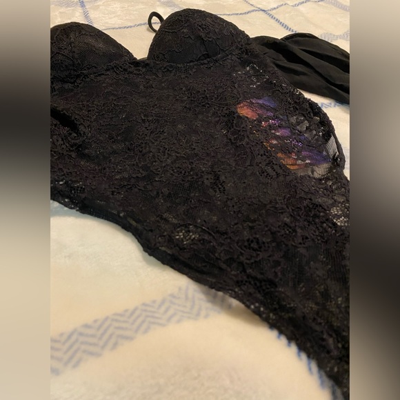 NWT lantern sleeve black lace bodysuit - Picture 3 of 6